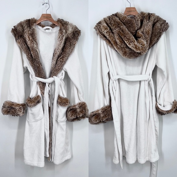 Pottery Barn Intimates & Sleepwear Pottery Barn White Plush Faux